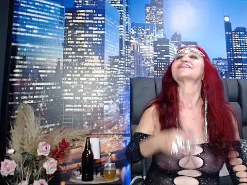 Snapshot of Lucy_mature8 chatting on 10.15.25 Lucy mature8 online show from 10.15.25