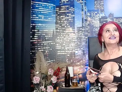 Snapshot of Lucy_mature8 chatting on 10.31.25 Lucy mature8 online show from 10.31.25