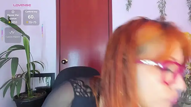 Snapshot of Victoria_Caruso chatting on 03.17.25 Victoria Caruso online show from 03.17.25