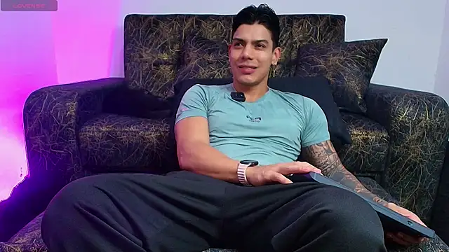 Snapshot of BrayaanFit chatting on 07.20.26 BrayaanFit online show from 07.20.26