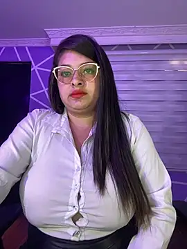 MiiaaJoness online show from 10.30.25