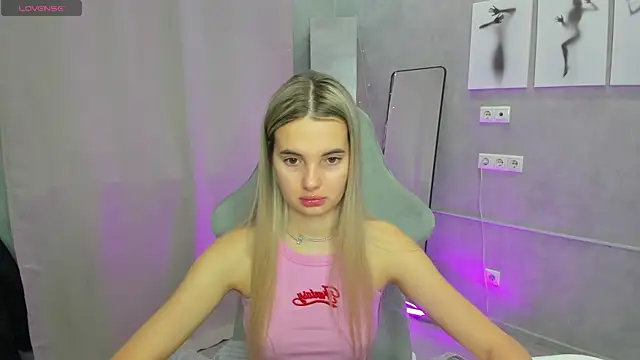 Snapshot of Donna_Evans chatting on 12.22.25 Donna Evans online show from 12.22.25