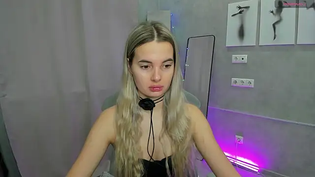 Snapshot of Donna_Evans chatting on 12.23.25 Donna Evans online show from 12.23.25