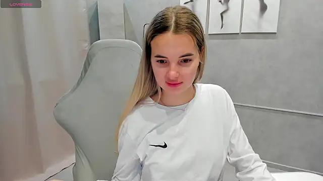 Snapshot of Donna_Evans chatting on 03.12.26 Donna Evans online show from 03.12.26