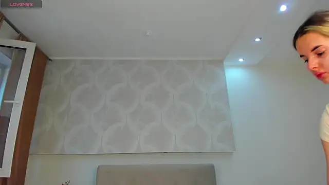 Snapshot of Donna_Evans chatting on 05.04.26 Donna Evans online show from 05.04.26