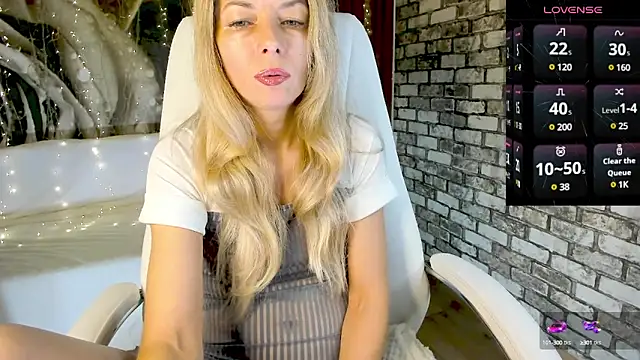 Snapshot of Eva_Melow chatting on 02.21.25 Eva Melow online show from 02.21.25