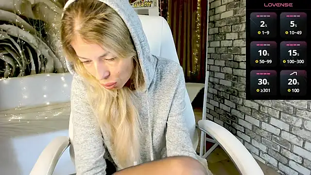 Snapshot of Eva_Melow chatting on 02.22.25 Eva Melow online show from 02.22.25