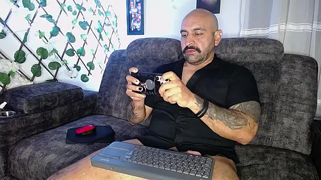 Snapshot of JD-69 chatting on 01.30.25 JD-69 online show from 01.30.25