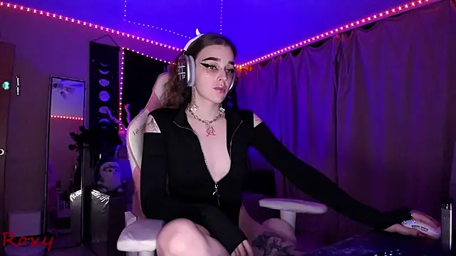 Snapshot of wet_dream_ chatting on 12.17.25 wet dream online show from 12.17.25