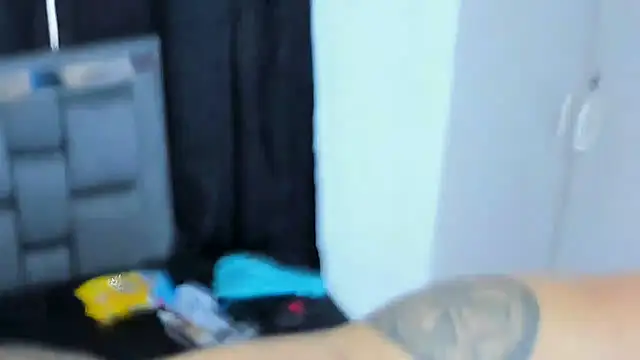 Snapshot of Couple_Gold69 chatting on 02.12.25 Couple Gold69 online show from 02.12.25