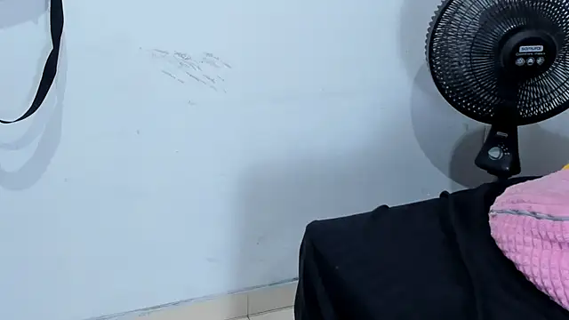 Snapshot of Couple_Gold69 chatting on 03.19.25 Couple Gold69 online show from 03.19.25