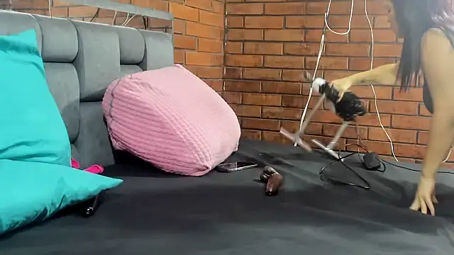 Snapshot of Couple_Gold69 chatting on 10.23.25 Couple Gold69 online show from 10.23.25