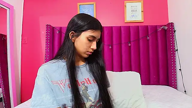 Snapshot of littlee_emilyy_ chatting on 01.22.25 littlee emilyy online show from 01.22.25