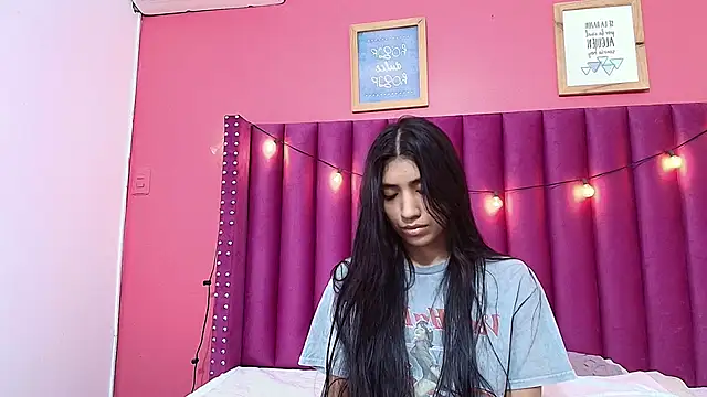 Snapshot of littlee_emilyy_ chatting on 01.22.25 littlee emilyy online show from 01.22.25