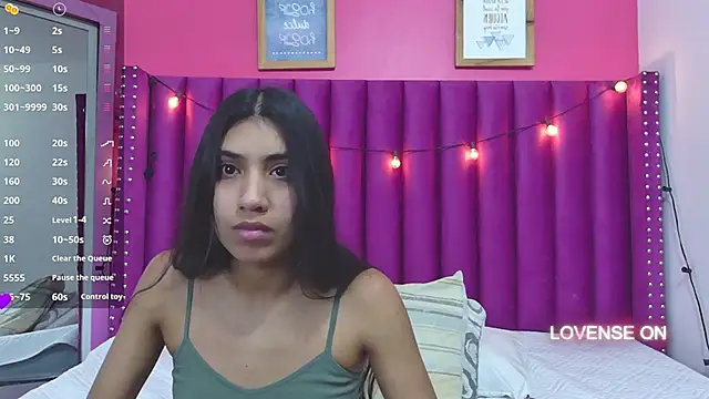 Snapshot of littlee_emilyy_ chatting on 03.08.25 littlee emilyy online show from 03.08.25