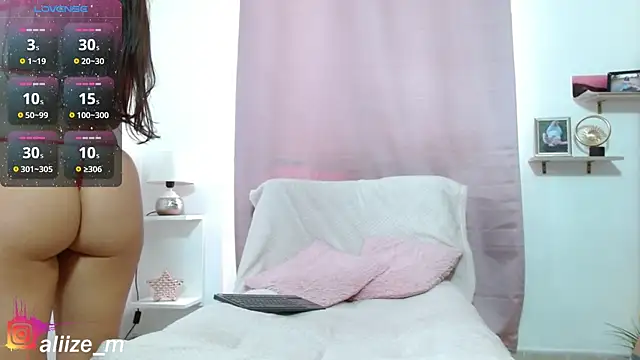 Snapshot of aliicee_m chatting on 02.15.26 aliicee m online show from 02.15.26