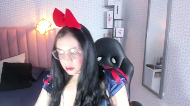 megancero online show from 10.31.25