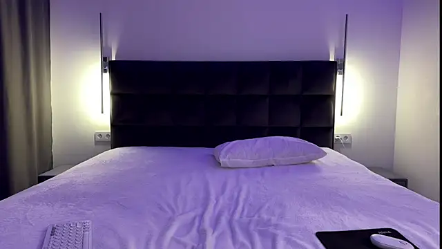 NotElis online show from 12.22.25