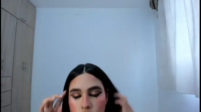 Hana Zurah online show from 02.17.25