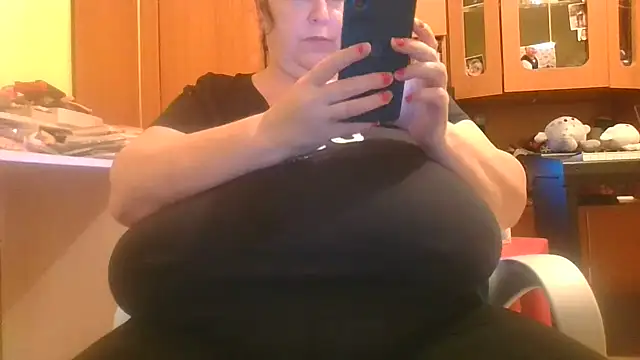 Snapshot of Nataliesbestjuggs chatting on 09.20.25 Nataliesbestjuggs online show from 09.20.25