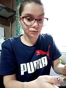 Snapshot of Tasty_Shape chatting on 10.04.25 Tasty Shape online show from 10.04.25