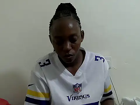 Snapshot of lizbela1 chatting on 10.17.25 lizbela1 online show from 10.17.25