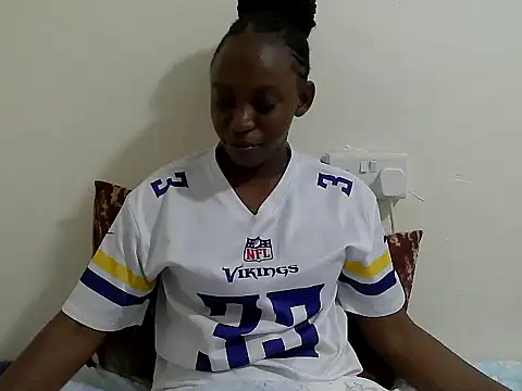 Snapshot of lizbela1 chatting on 10.26.25 lizbela1 online show from 10.26.25