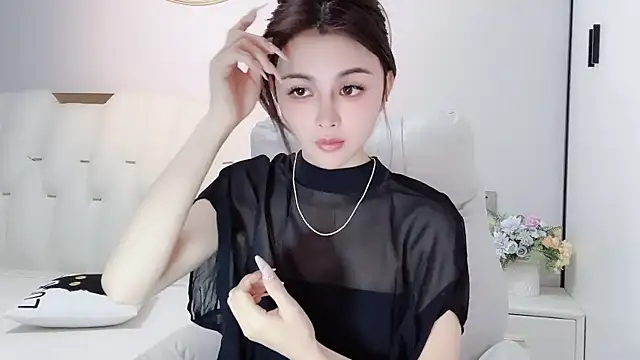 Snapshot of lvy-w chatting on 01.14.25 lvy-w online show from 01.14.25