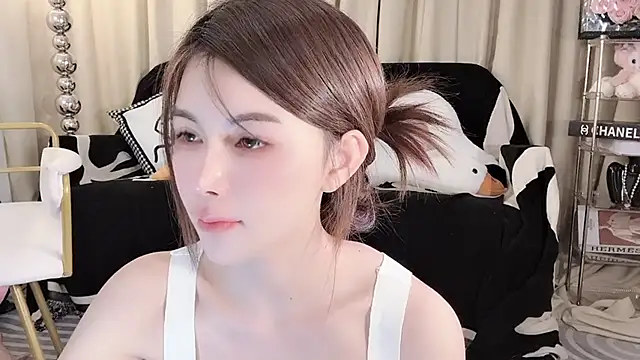 Snapshot of lvy-w chatting on 03.06.25 lvy-w online show from 03.06.25