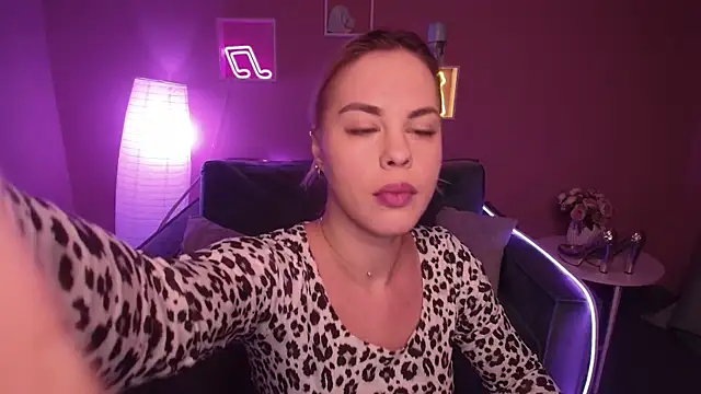 Snapshot of RikaRaily chatting on 01.28.25 RikaRaily online show from 01.28.25