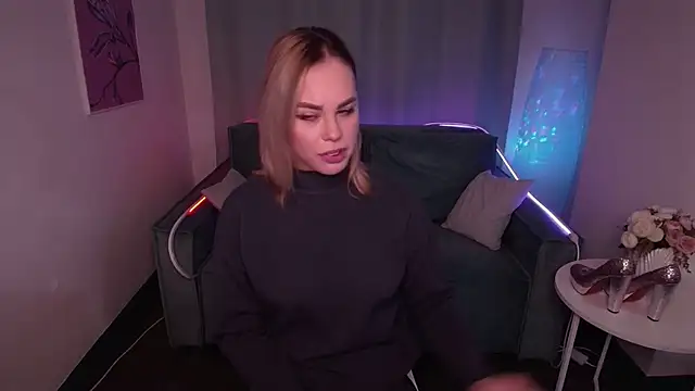 Snapshot of RikaRaily chatting on 02.14.25 RikaRaily online show from 02.14.25