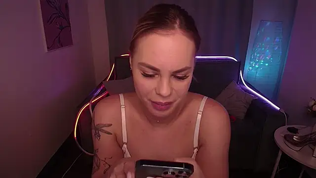 Snapshot of RikaRaily chatting on 03.05.25 RikaRaily online show from 03.05.25