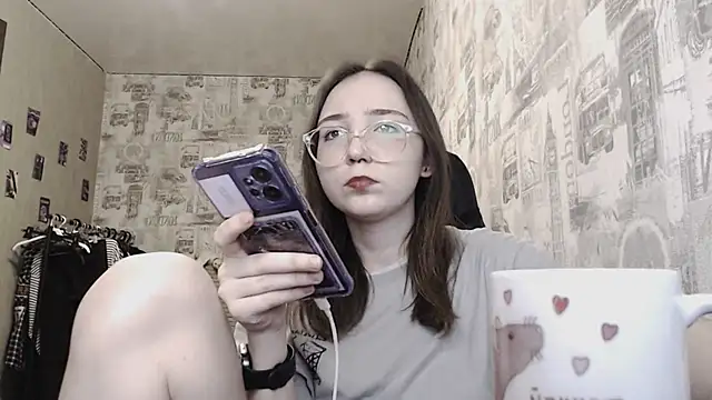 Snapshot of AmeliaKamishiro chatting on 02.04.25 AmeliaKamishiro online show from 02.04.25