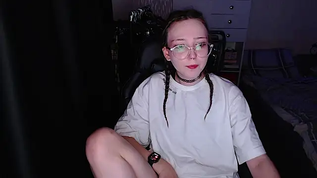 AmeliaKamishiro online show from 11.19.25