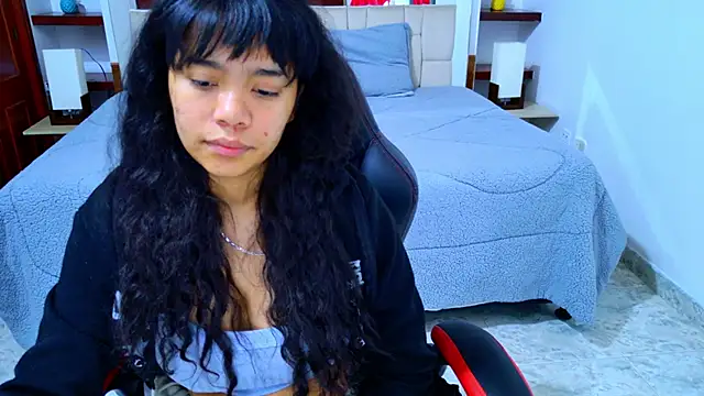 laureentt  online show from 11.08.25