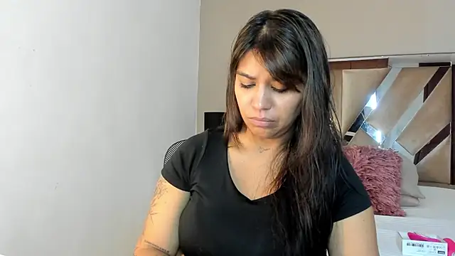 sharlott18 online show from 12.18.24