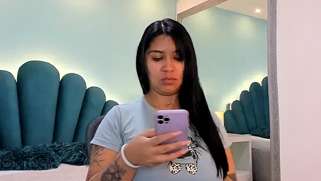 sharlott18 online show from 10.23.25