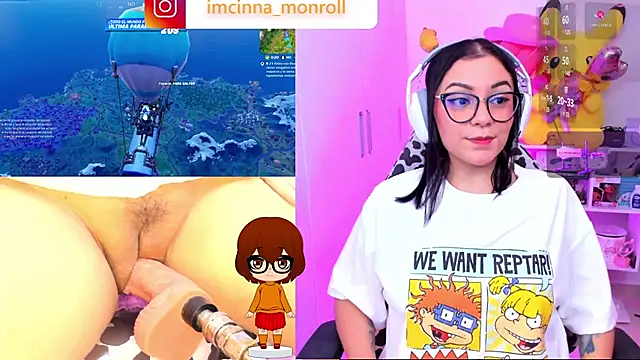 Snapshot of cinna_monroll chatting on 02.11.25 cinna monroll online show from 02.11.25