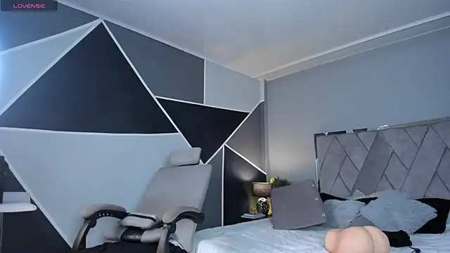 Snapshot of Markbrown chatting on 12.15.24 Markbrown online show from 12.15.24