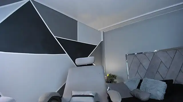 Snapshot of Markbrown chatting on 12.28.24 Markbrown online show from 12.28.24