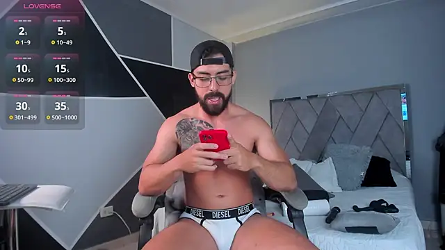 Snapshot of Markbrown chatting on 01.25.25 Markbrown online show from 01.25.25