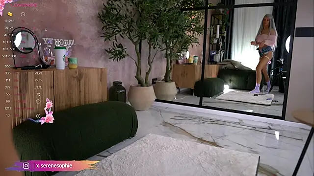 Snapshot of Serene_Sophiex chatting on 09.28.25 Serene Sophiex online show from 09.28.25