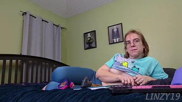 Snapshot of Linzy_19 chatting on 12.19.24 Linzy 19 online show from 12.19.24