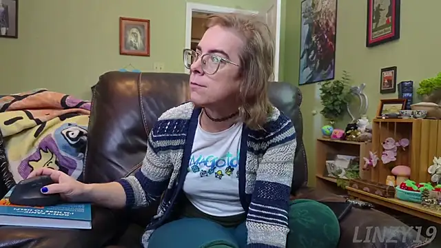 Snapshot of Linzy_19 chatting on 01.24.25 Linzy 19 online show from 01.24.25