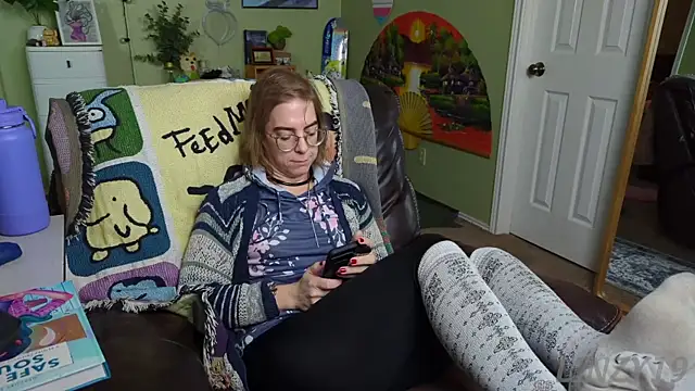 Snapshot of Linzy_19 chatting on 02.04.25 Linzy 19 online show from 02.04.25