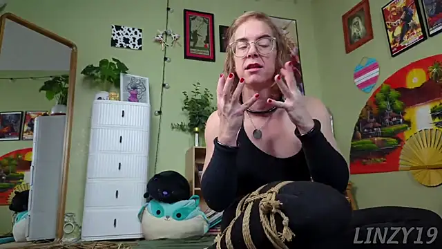 Snapshot of Linzy_19 chatting on 02.21.25 Linzy 19 online show from 02.21.25