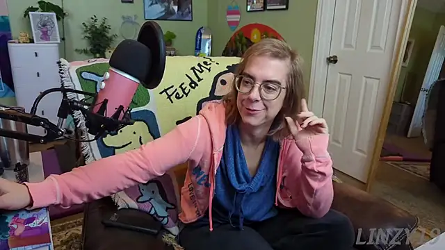 Snapshot of Linzy_19 chatting on 03.11.25 Linzy 19 online show from 03.11.25