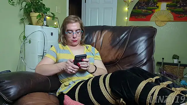 Snapshot of Linzy_19 chatting on 09.14.25 Linzy 19 online show from 09.14.25