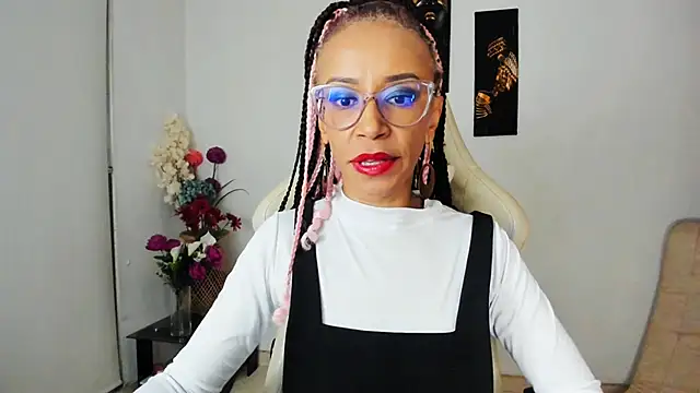 Snapshot of ScarlettMalbec chatting on 02.14.25 ScarlettMalbec online show from 02.14.25