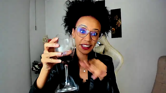 Snapshot of ScarlettMalbec chatting on 03.21.25 ScarlettMalbec online show from 03.21.25